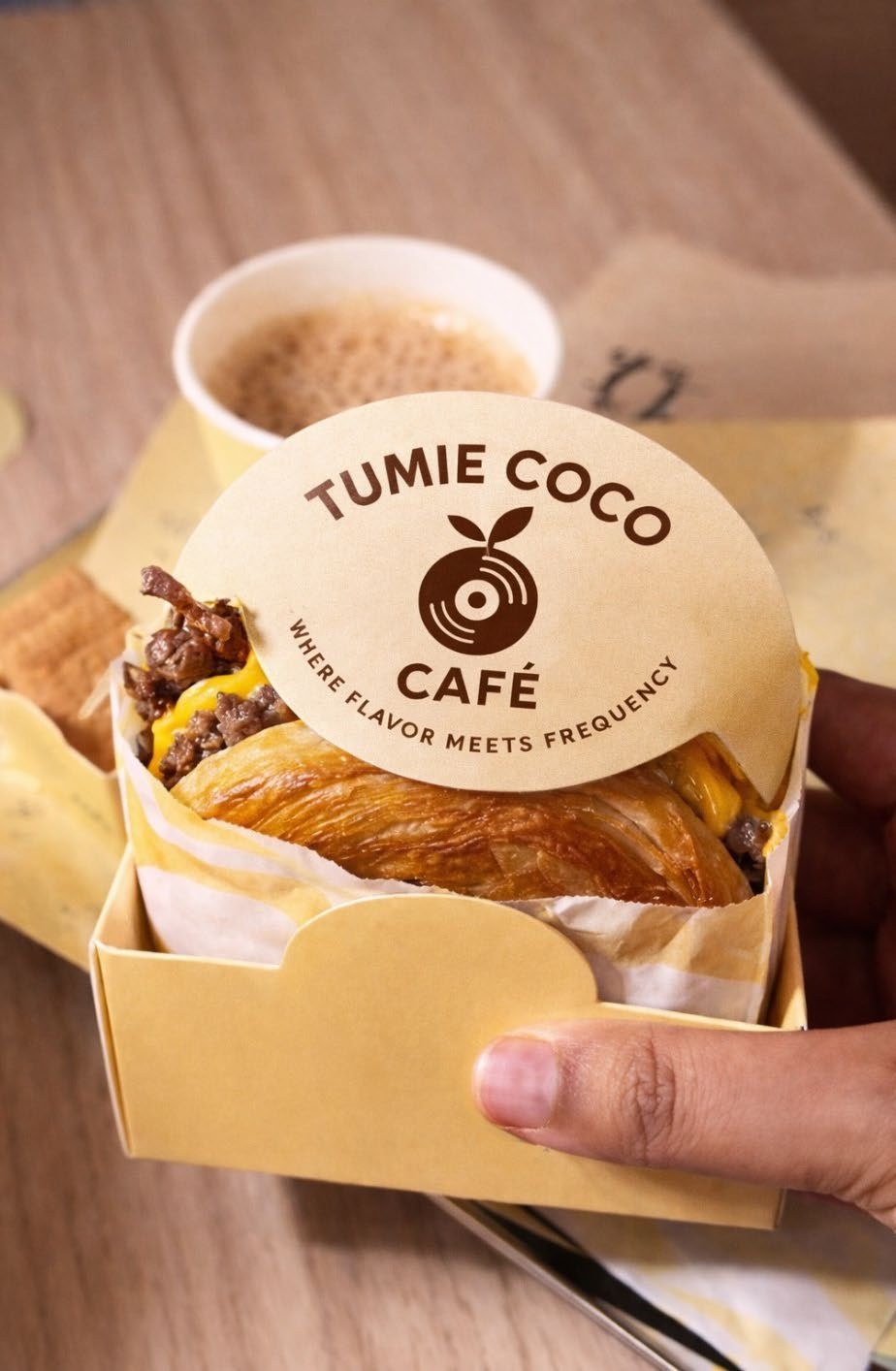 A Tumie Coco Café box with a sandwich and coffee